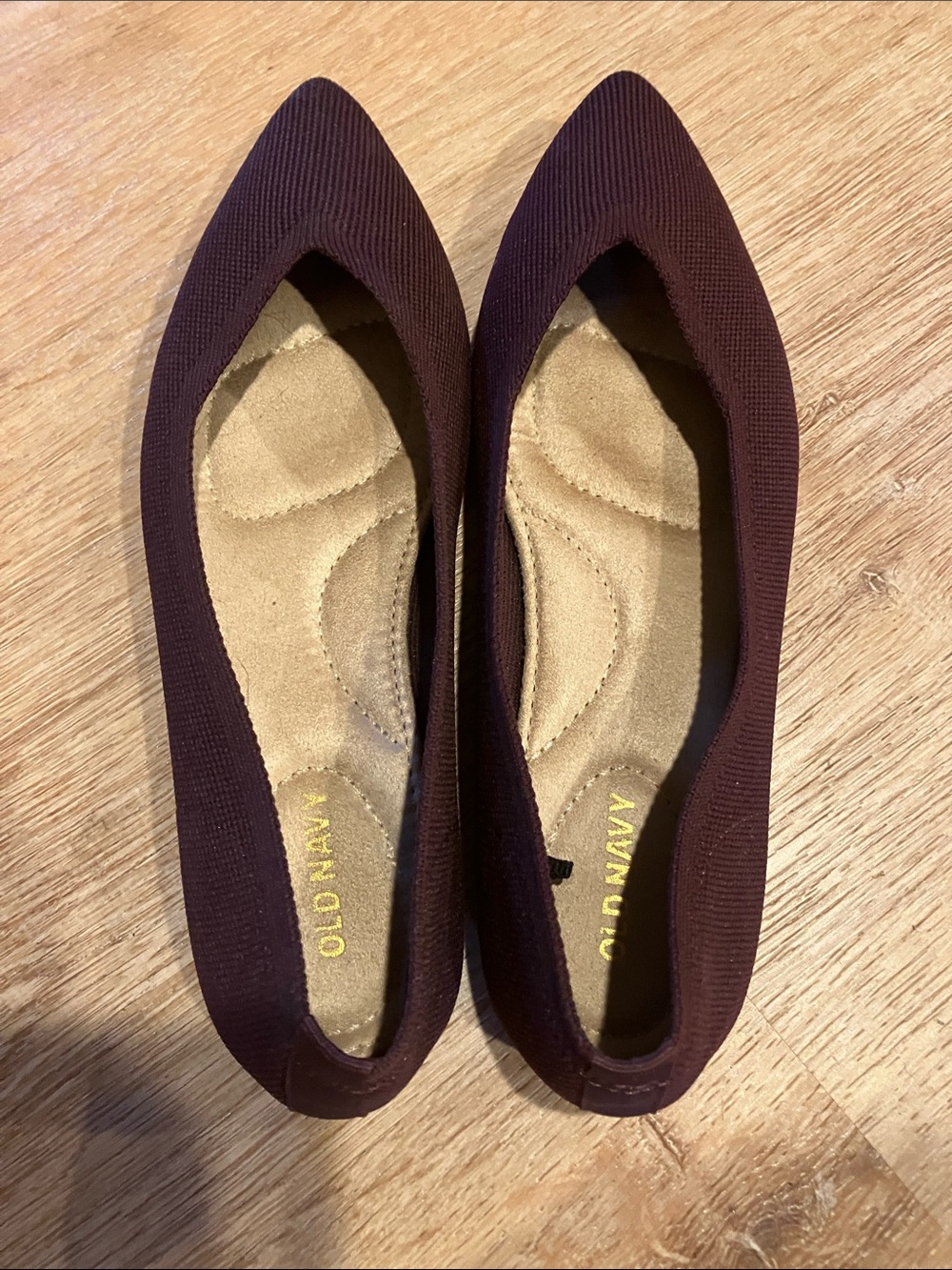 Old Navy Women's Pointed Toe Flats in Burgundy Knit